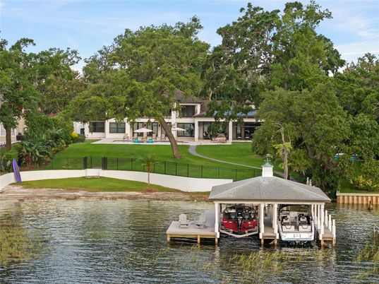Exterior, Lake