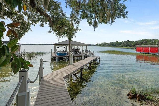 Exterior, Lake
