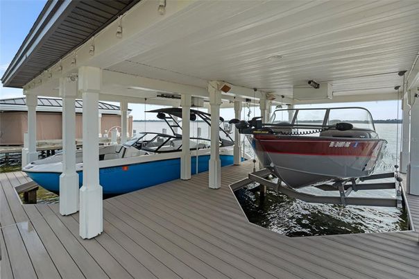Exterior, Lake