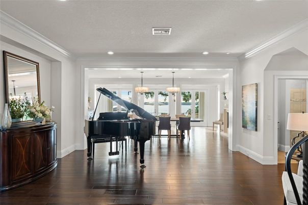 Dining room, Interior, Pendant Lights, Piano, Recessed Lighting, Wood Texture Flooring