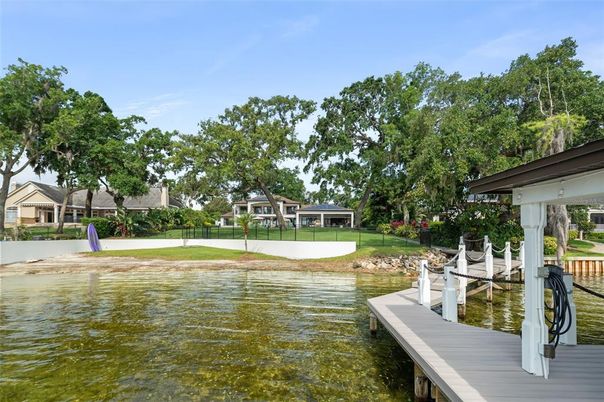 Exterior, Lake