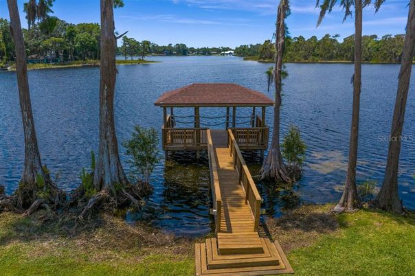 Exterior, Lake