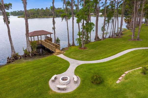 Exterior, Lake