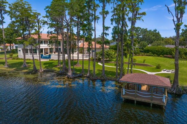 Exterior, Lake