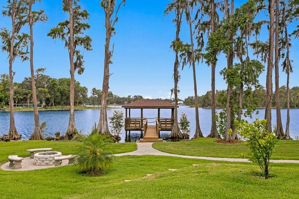 Exterior, Lake