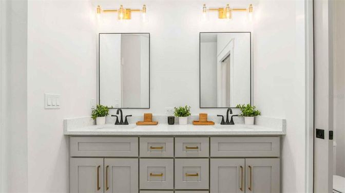Bathroom, Dual Sink Vanities, Interior