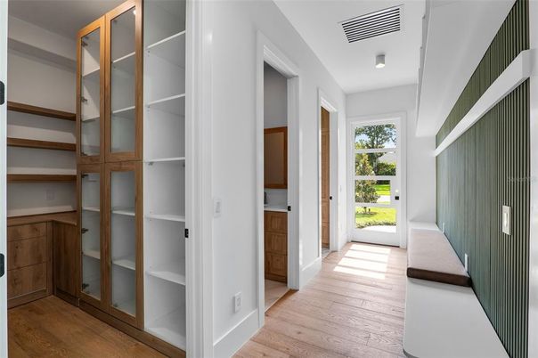 Interior, Walk-in Closets, Wood Texture Flooring
