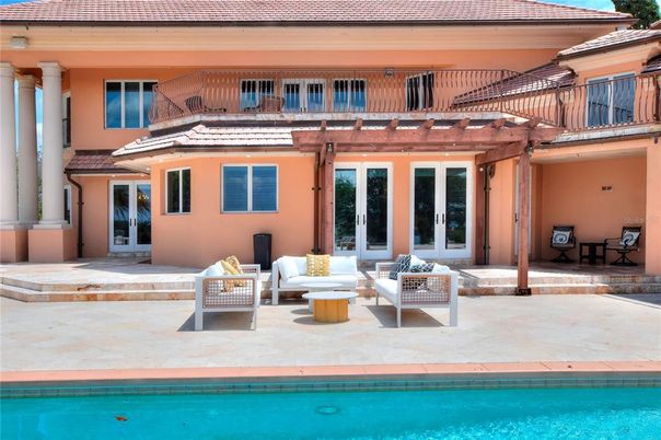 Exterior, Pool, Water