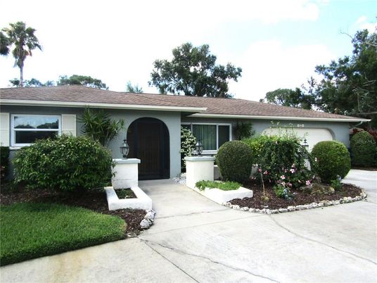 Attached, Exterior, Facade, Ranch