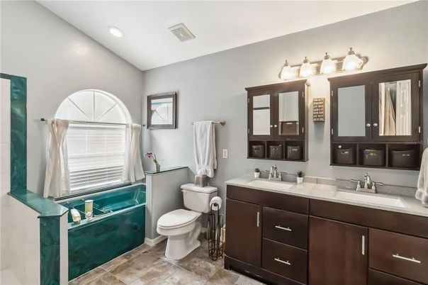 Bathroom, Dual Sink Vanities, Interior, Recessed Lighting