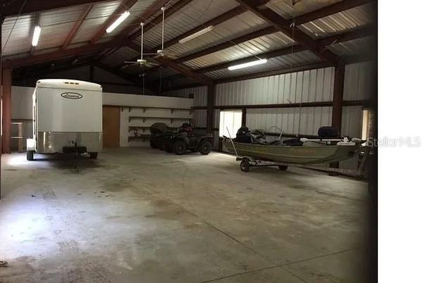 Garage, Interior, Wooden Beams