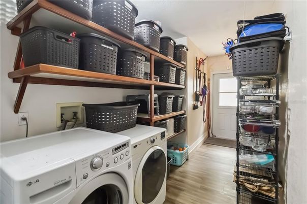 Interior, Washer, Wood Texture Flooring