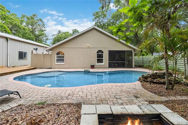 Exterior, Pool
