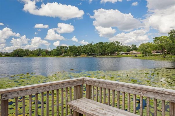 Exterior, Lake