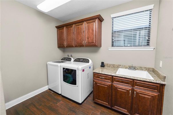 Interior, Washer, Wood Texture Flooring