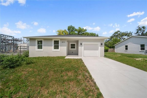 Attached, Exterior, Facade, Ranch