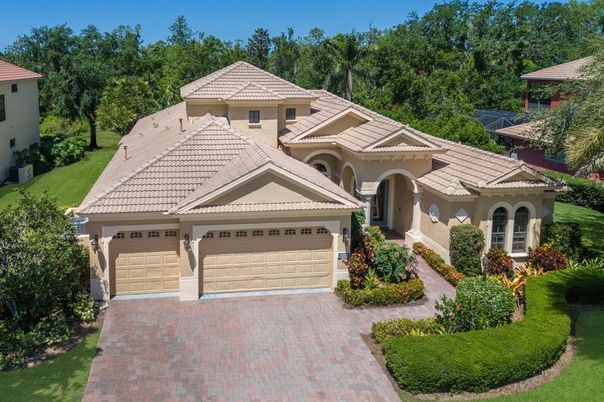 Attached, Exterior, Facade, Mediterranean