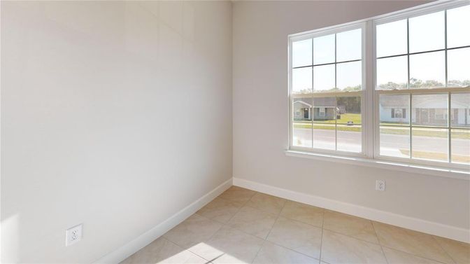 Empty room, Interior