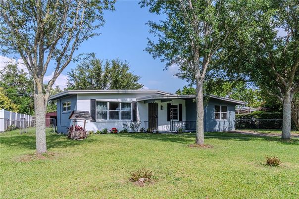 Backyard, Exterior, Facade, Ranch