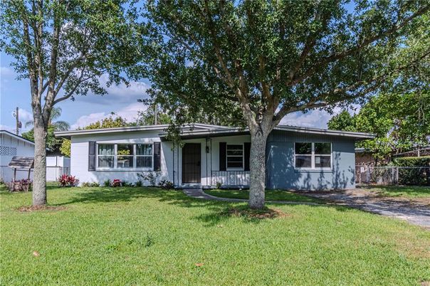 Backyard, Exterior, Facade, Ranch