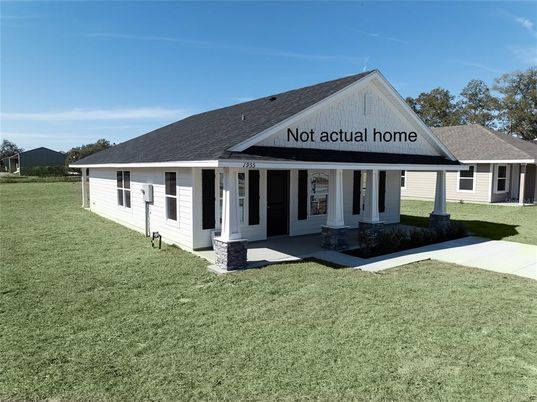 Backyard, Exterior, Facade, Ranch