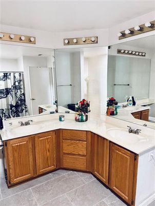 Bathroom, Dual Sink Vanities, Interior