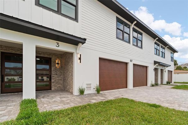 Attached, Exterior, Facade, Farmhouse