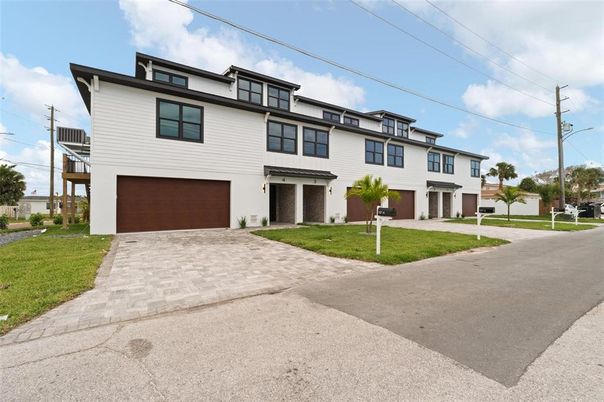 Attached, Exterior, Facade, Modern