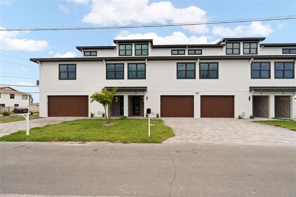 Attached, Exterior, Facade, Modern
