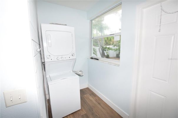 Interior, Utility Closets, Washer, Wood Texture Flooring