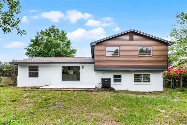 Backyard, Exterior, Facade, Split Level