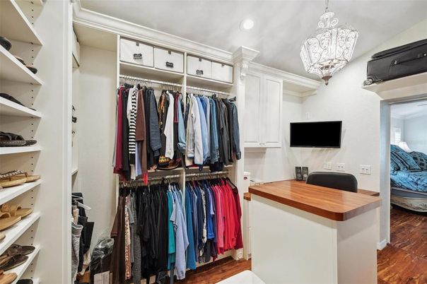Interior, Pendant Lights, Recessed Lighting, Walk-in Closets, Wood Texture Flooring