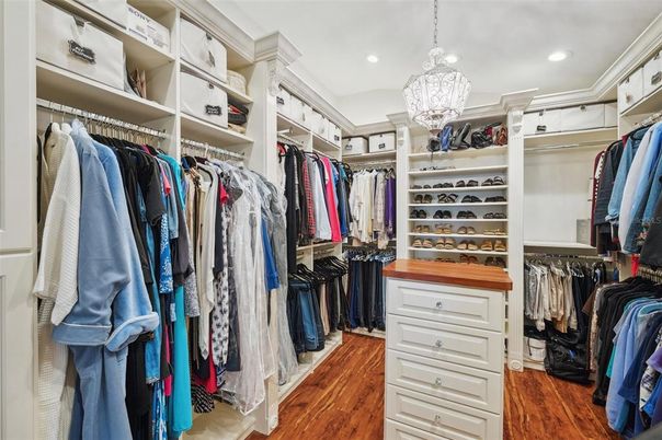 Interior, Pendant Lights, Recessed Lighting, Walk-in Closets, Wood Texture Flooring