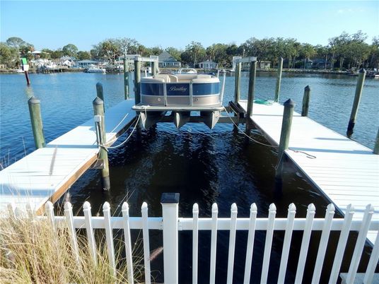 Exterior, Lake