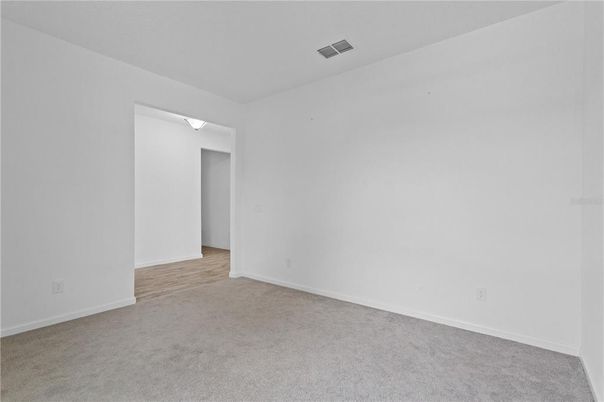 Empty room, Interior
