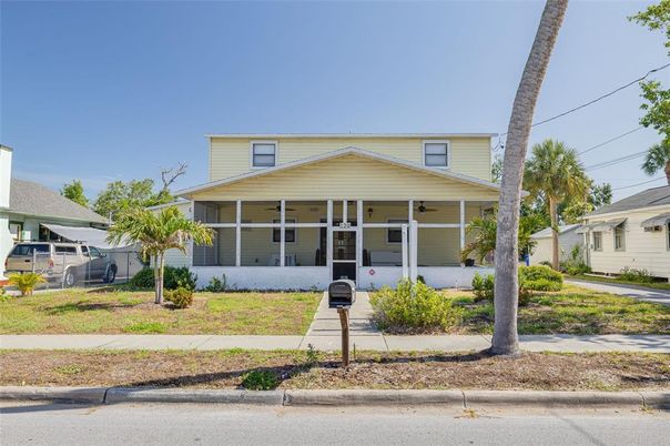 Exterior, Facade, American Craftsman