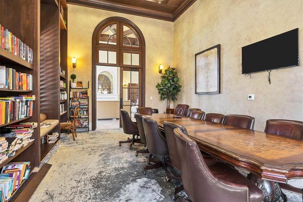 Home Office, Interior