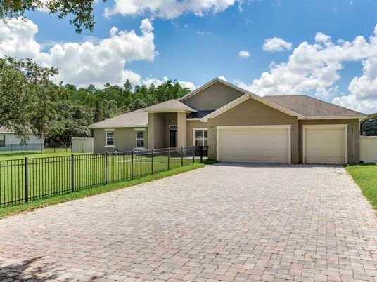 Attached, Exterior, Facade, Ranch