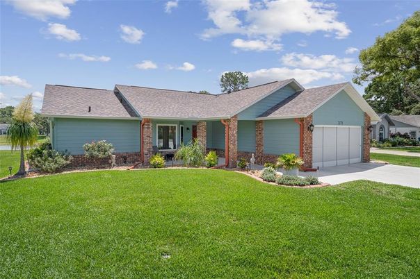 Attached, Backyard, Exterior, Facade, Brick Facade, Ranch
