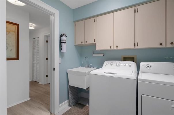 Interior, Washer, Wood Texture Flooring