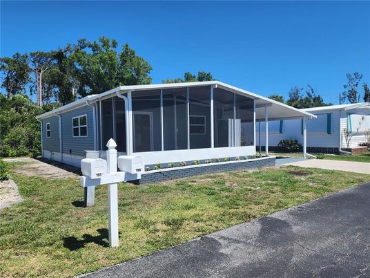Backyard, Exterior, Facade, Ranch