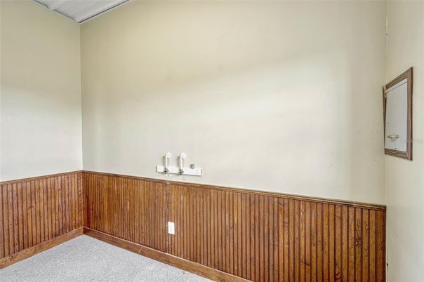 Empty room, Interior