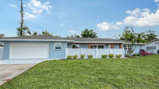 Attached, Exterior, Facade, Ranch