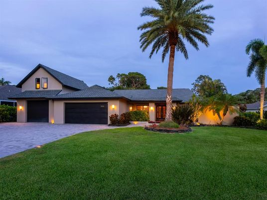 Attached, Backyard, Exterior, Facade, Ranch