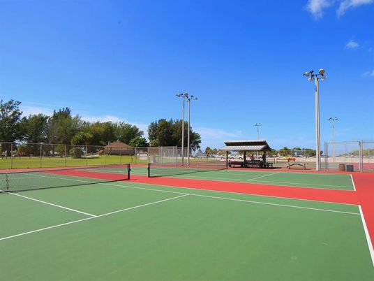 Exterior, Tennis Courts