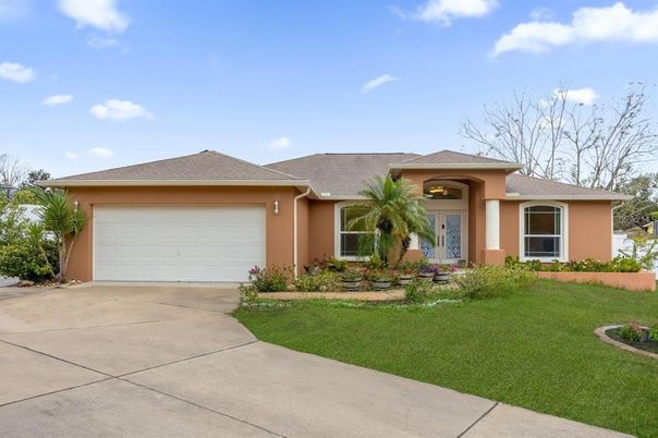 Attached, Exterior, Facade, Ranch
