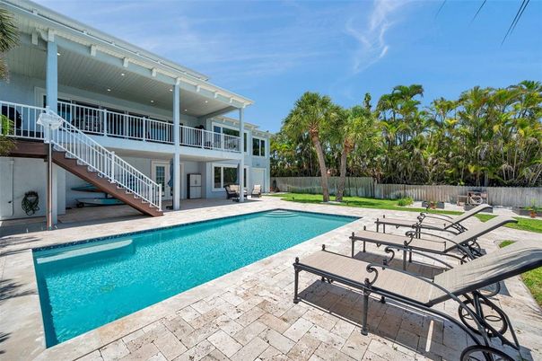 Exterior, Pool