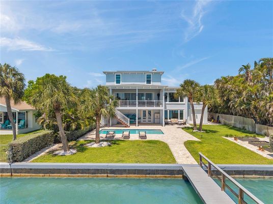 Exterior, Pool, Water