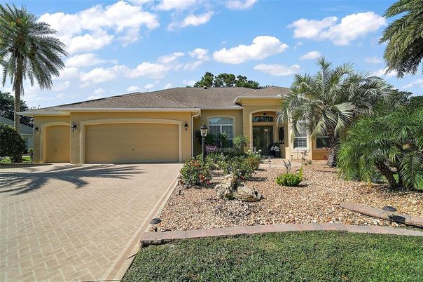 Attached, Exterior, Facade, Mediterranean
