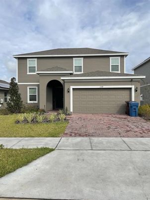 Attached, Exterior, Facade, Mediterranean